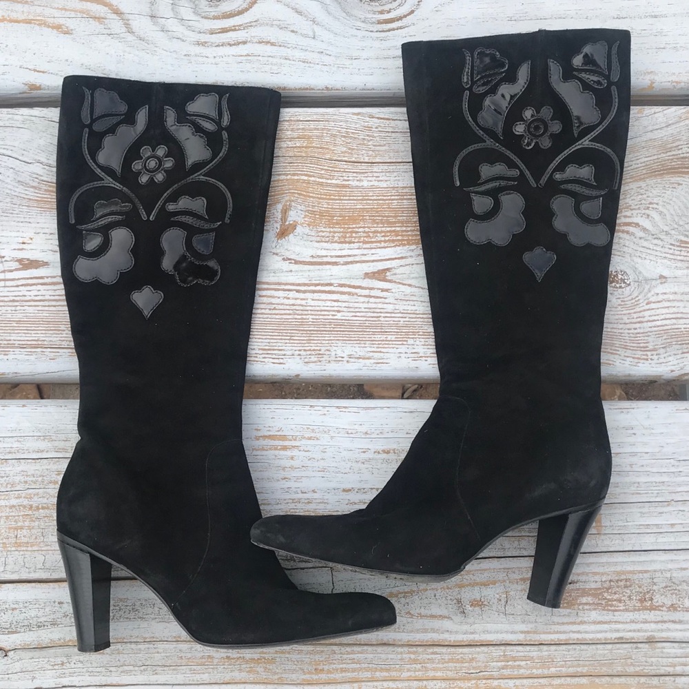 Beautiful zip up boots with appliqués.
